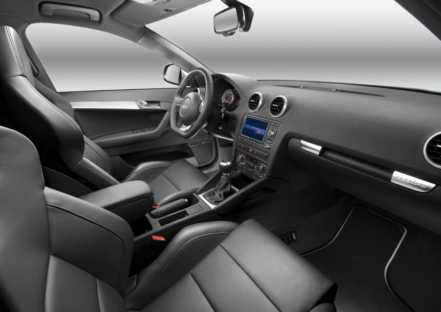 Интерьер Audi S3 Sportback 2008 года  (WW) (фото 41 из 46)